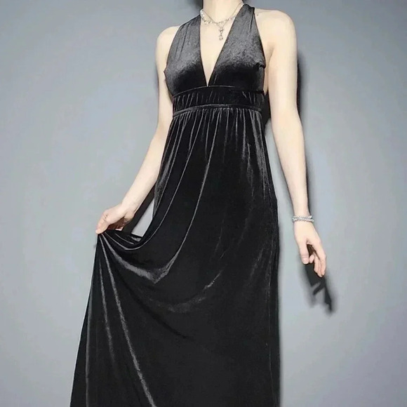 Vintage 90s elegant low cut black velvet babydoll halter maxi dress - Picture 3 of 11